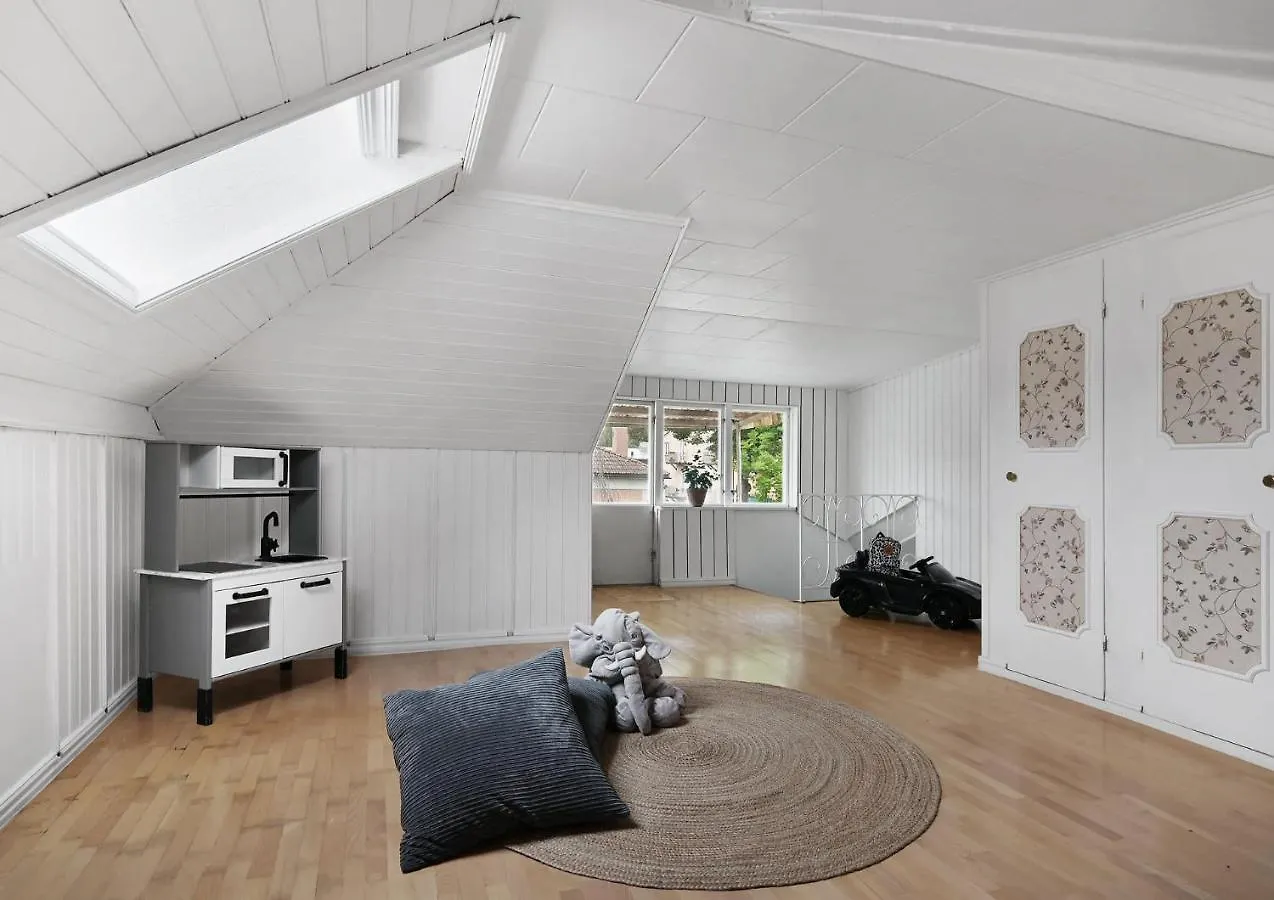 Luxurious & Cozy 2 Train Stops To City King Beds Villa Stockholm Holiday home