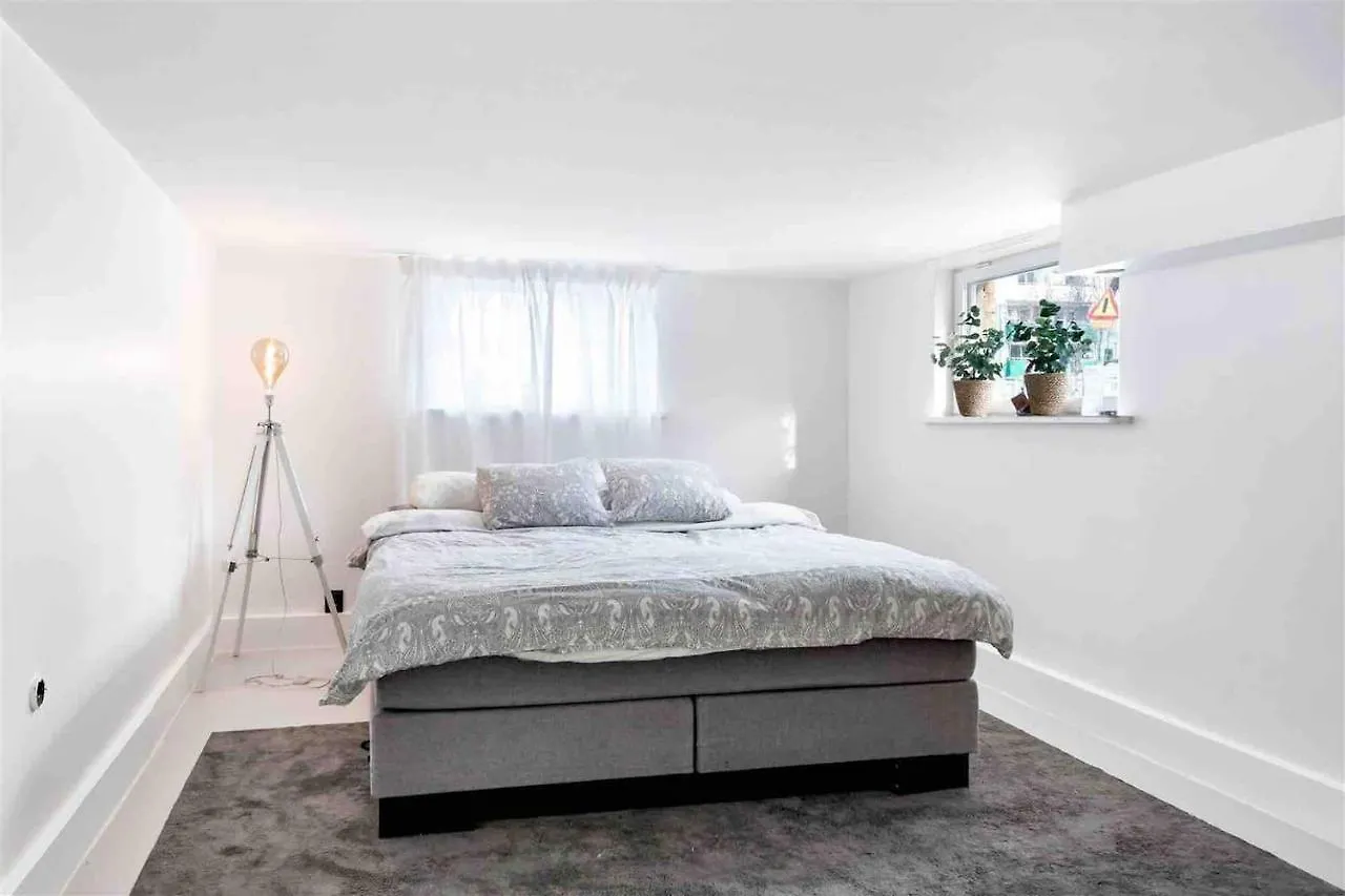 Holiday home Luxurious & Cozy 2 Train Stops To City King Beds Villa Stockholm Sweden