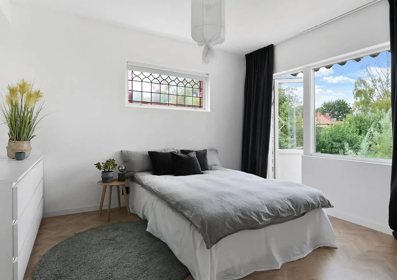 Luxurious & Cozy 2 Train Stops To City King Beds Villa Stockholm 0*,