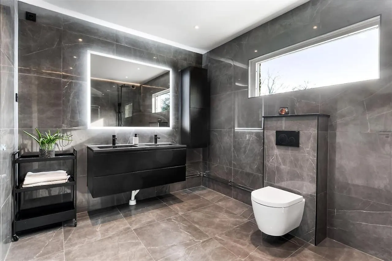Holiday home Luxurious & Cozy 2 Train Stops To City King Beds Villa Stockholm